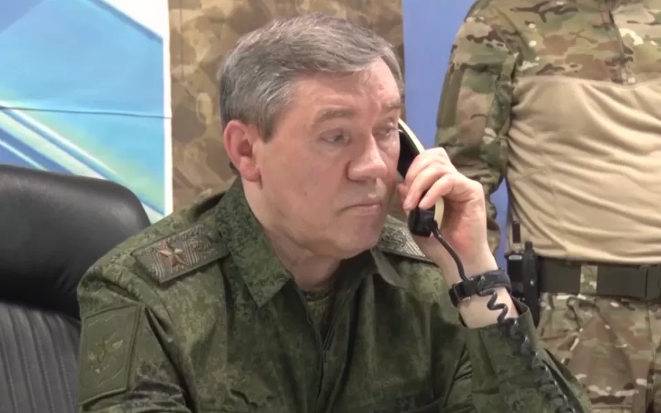 Герасимов заявил о полном контроле ВС РФ над южной частью Димитрова