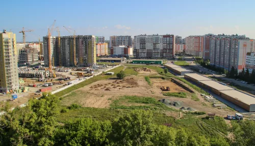Самый большой бассейн и зелень. Как в Барнауле строят новый парк Четыре сезона
