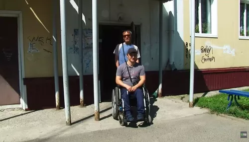 Бийские чиновники поселили инвалида в труднодоступное жилье