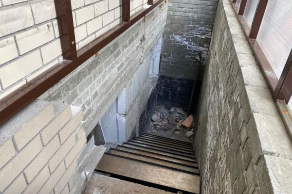 Дверь в суд. Испорченный фасад ЖК довел барнаульского застройщика до арбитража
