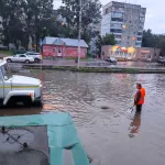 Улицы Барнаула превратились в реки после сильного дождя