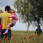 Какого числа в России и мире празднуют День отца и что это за праздник