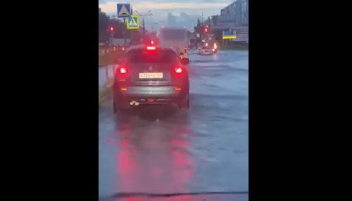 В администрации Барнаула объяснили, почему улицу Попова вновь затопило