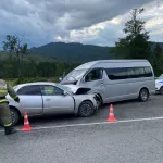 Девять человек пострадали в ДТП с микроавтобусом на Семинском перевале