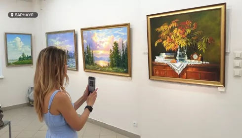 Уникальная выставка алтайского художника Небеса в себе проходит в Барнауле