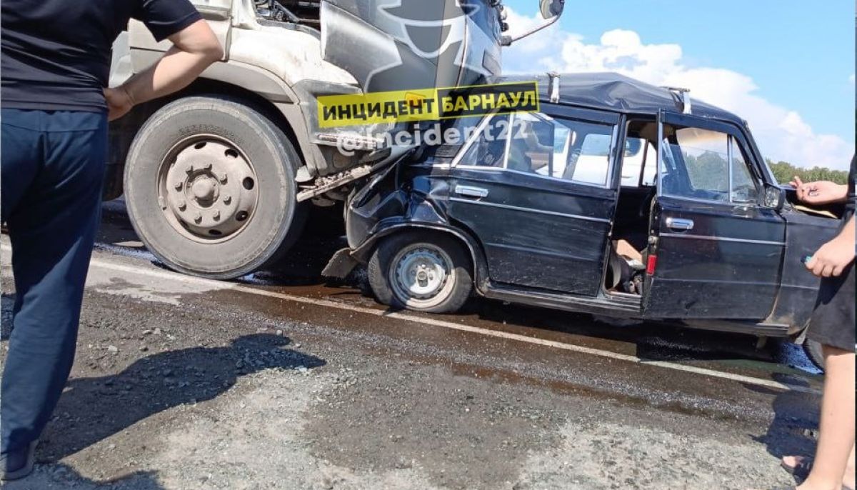 В аварии с бетономешалкой в Алтайском крае пострадали три человека - Толк  11.08.2023