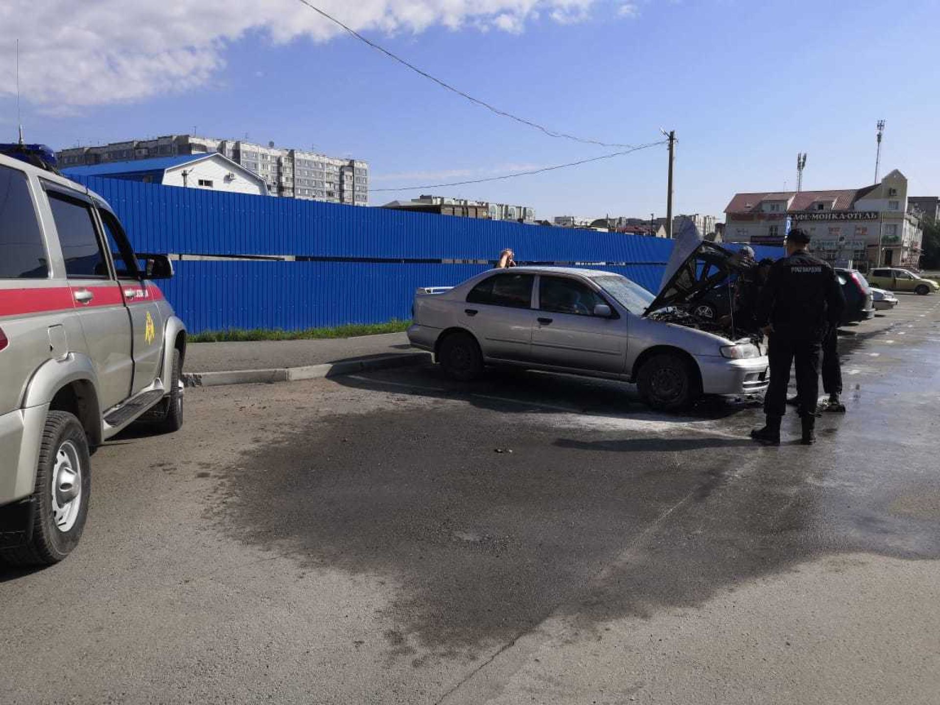 В Барнауле на парковке у торгового центра загорелся автомобиль - Толк  30.08.2020