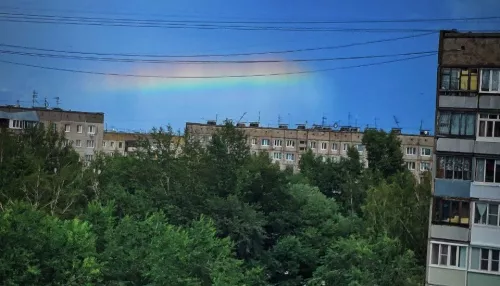 Барнаульцы засняли фантастическую радугу в небе над городом