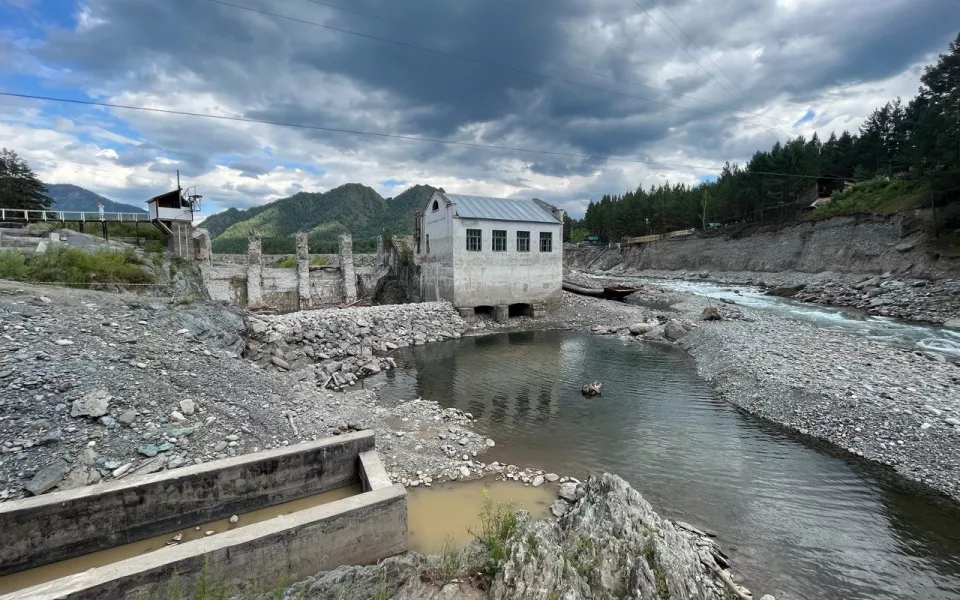 Прокуратура напомнила алтайскому министру о ремонте Чемальской ГЭС