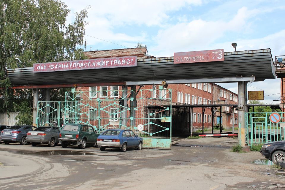 Производственная база на проспекте Калинина, 73 и ее окрестности