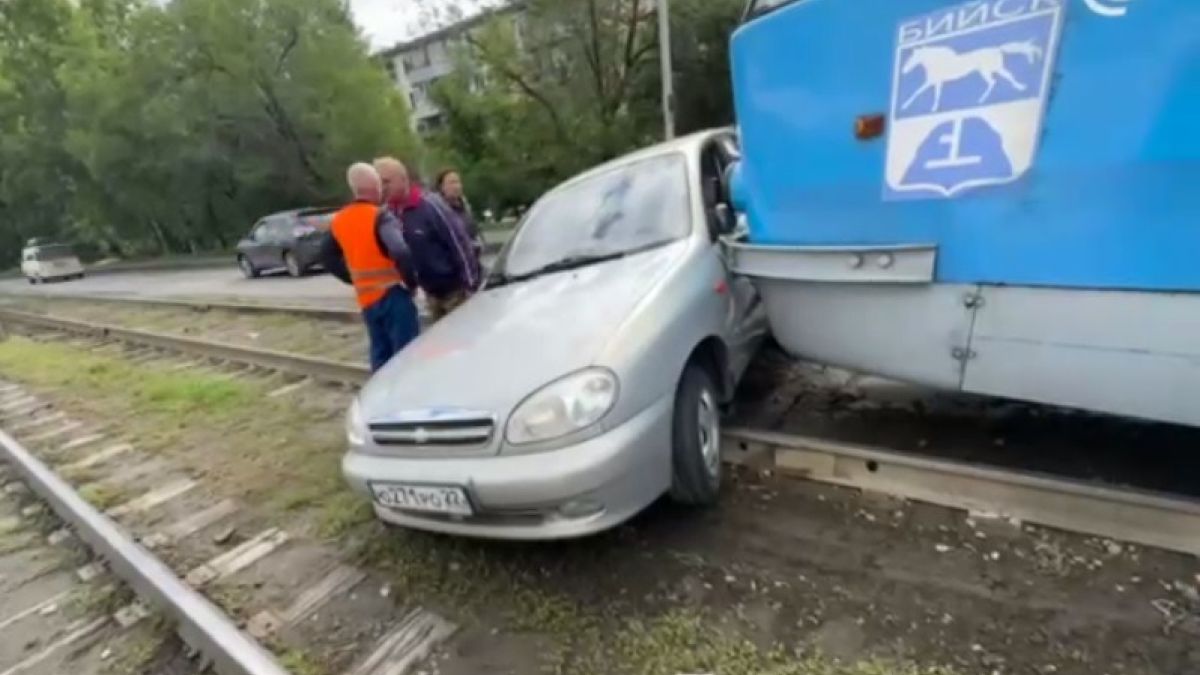 Авария с трамваем в Бийске