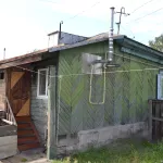 Жильцы двухэтажного дома в центре Барнаула боятся за свои жизни из-за соседа