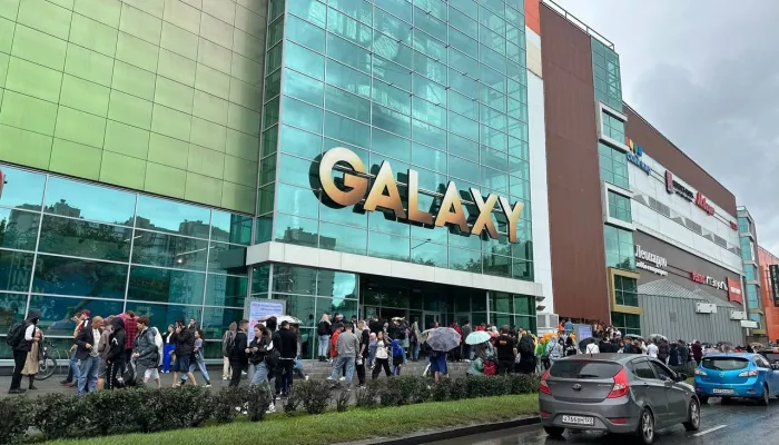 Около тысячи человек эвакуировали из барнаульского ТЦ Galaxy из-за возгорания