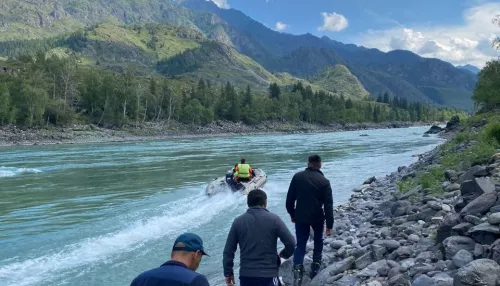 На Алтае во время переправы через реку пропал 38-летний мужчина