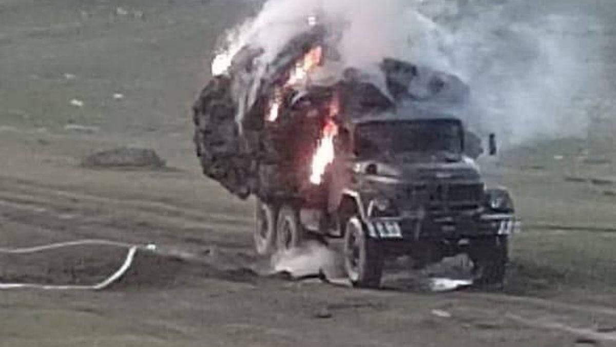 В Горном Алтае загорелся грузовик с сеном