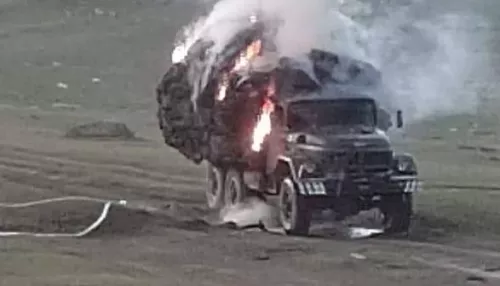В Республике Алтай около села загорелся грузовик с сеном