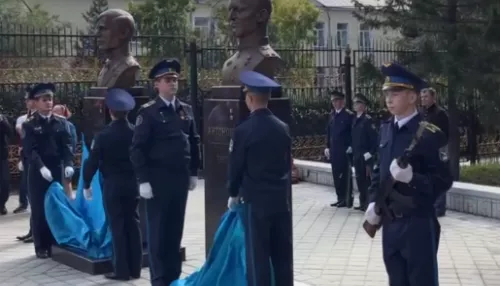 В Барнауле открыли памятник летчику, повторившему подвиг Гастелло