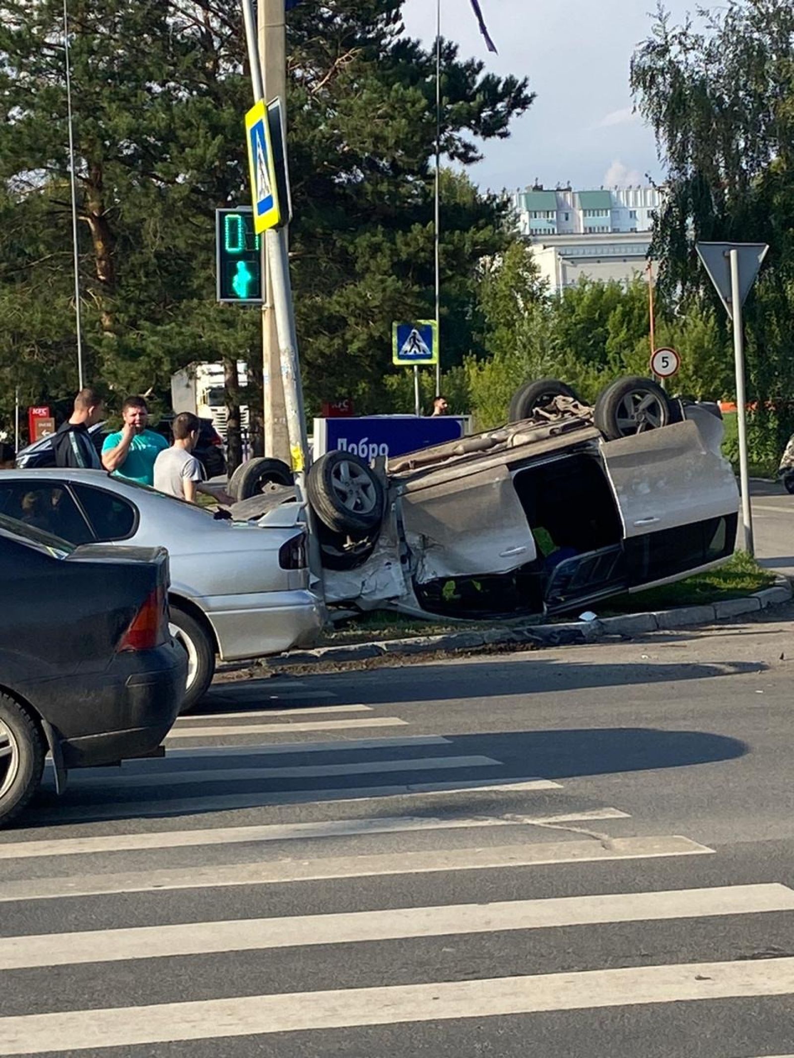 В Барнауле произошло жесткое ДТП с перевертышем - Толк 20.08.2023