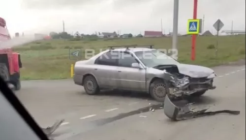 В Барнауле на Гоньбинском тракте жестко столкнулись два автомобиля