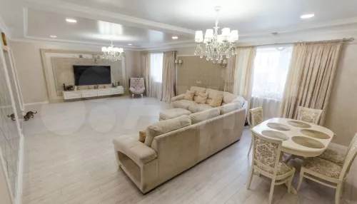 В Барнауле за 25 млн рублей продают трехэтажный особняк с огромным подвалом