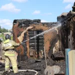 В алтайском райцентре на пожаре в доме спаслись семь человек