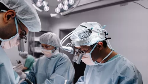 Новосибирские хирурги спасли пациента с гигантскими тромбами в сердце и легких