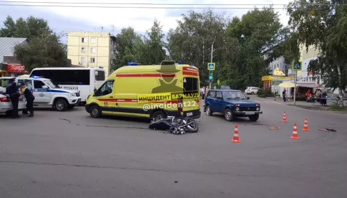 Водитель мотоцикла погиб в ДТП с Нивой в Барнауле