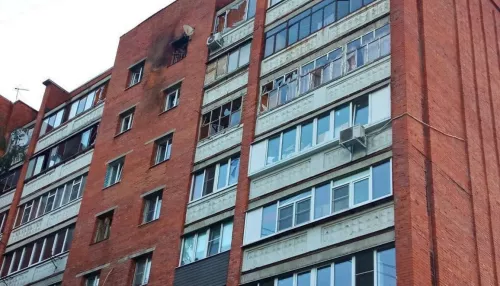 В Курске ночью беспилотник врезался в жилую многоэтажку