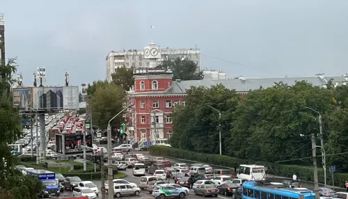 Улицы Барнаула утром 4 сентября сковали глобальные пробки