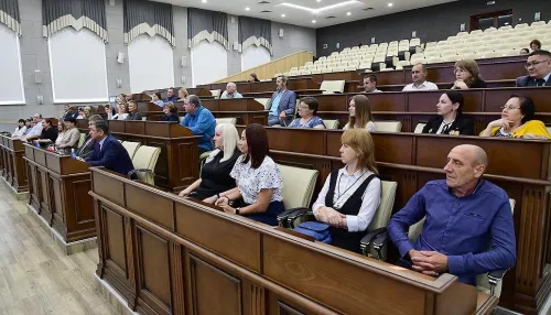 В Барнауле за трудовые достижения наградили работников ЖКХ и гражданской обороны