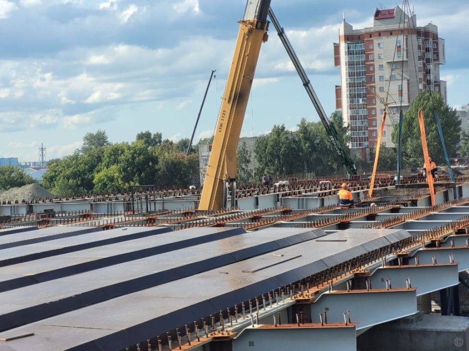 Работы на мосту по проспекту Ленина