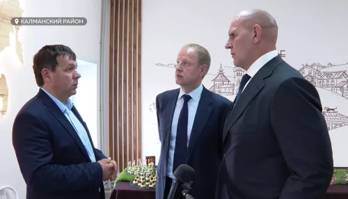 В Алтайский край с рабочим визитом прилетел сенатор РФ Александр Карелин