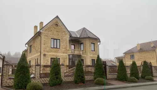 В Барнауле элитный коттедж с гостевым домом и патио продают за 40 млн рублей