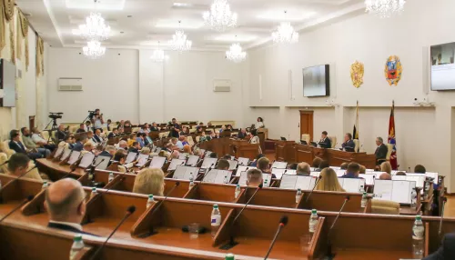 Вакантный мандат в алтайском парламенте получил Константин Ежов