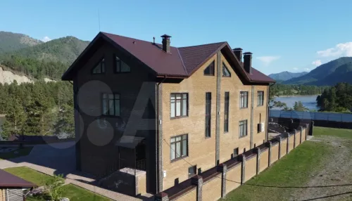 На Алтае особняк у Катуни с площадкой для вертолета продают за 200 млн рублей
