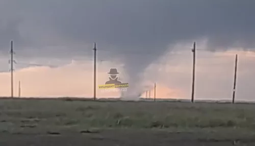 В Алтайском крае вечером вновь заметили торнадо в поле