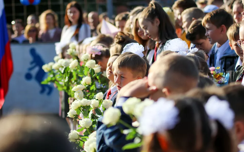 С новым учебным годом! Красивые поздравления с 1 сентября школьникам и учителям