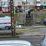 Барнаульцы обнаружили тело человека на автобусной остановке