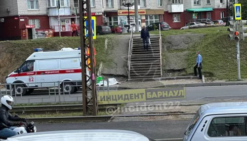 Барнаульцы обнаружили тело человека на автобусной остановке