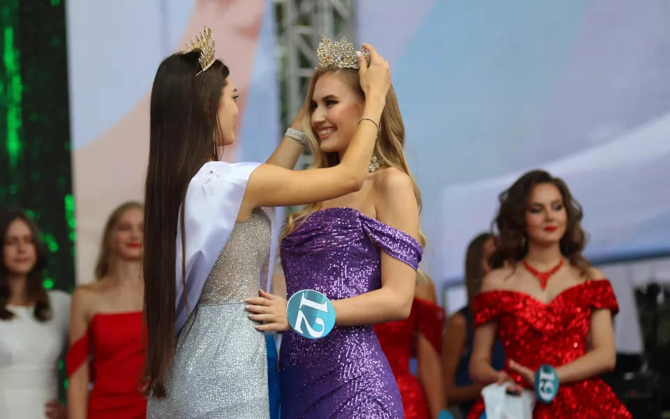 Борьба за корону: из каких этапов состоит конкурс Мисс Барнаул и как он проходит
