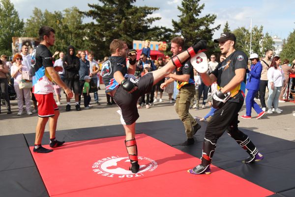 Яркий вкус и праздничные эмоции. БПЗ поздравил барнаульцев с Днем города