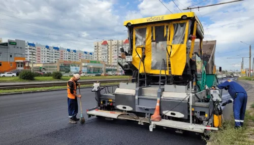 В Барнауле по нацпроекту продолжается ремонт дороги на улице Малахова и других