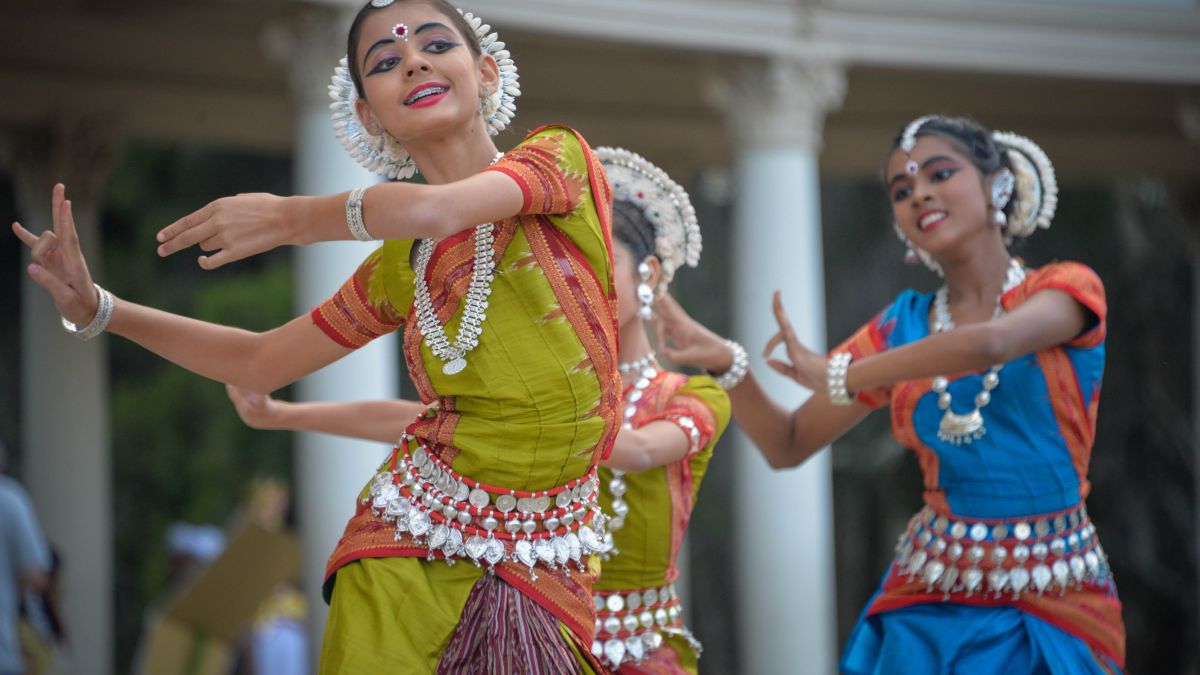 Индия. Девушки. Танец