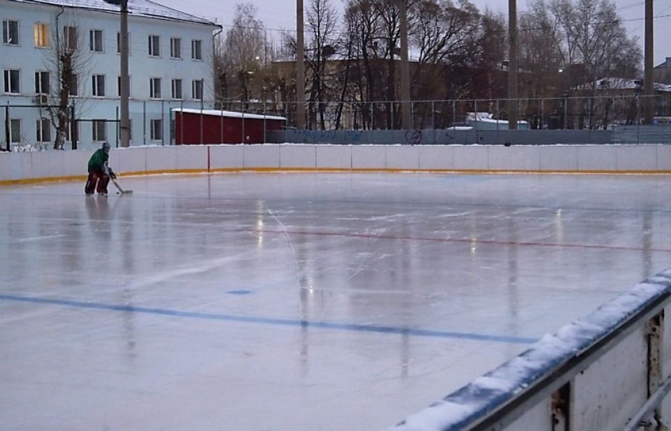 Жители Новоалтайска обратились к депутату Госдумы с просьбой помочь сохранить хоккейную коробку "Старт"