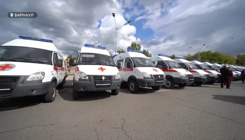 Больше 100 новых автомобилей отправили в города и районы Алтайского края
