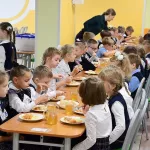 В Барнауле комиссия проверила меню в столовой школы №135