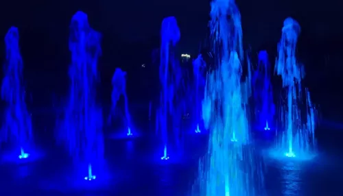 В парке Центральном в тестовом режиме запустили светодиодный фонтан