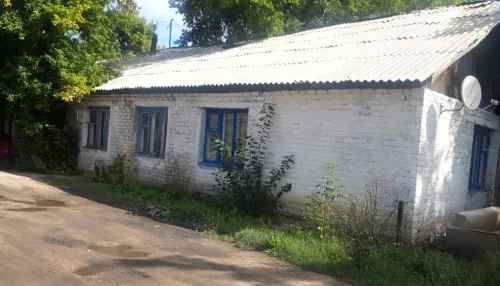Невыносимо: жители еще одного дома в Горняке пожаловались на условия жизни