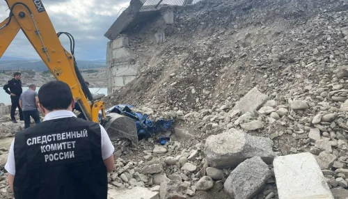 Фотограф из Новосибирска погибла при обрушении бетонной стены в Дагестане