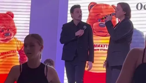Дима Билан выступил на финале вокального конкурса для особенных детей в Барнауле